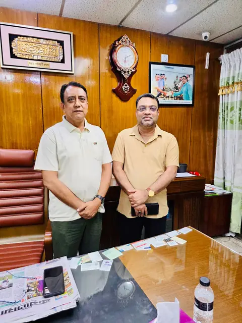 Abdul Kader Chowdhury with a visitor