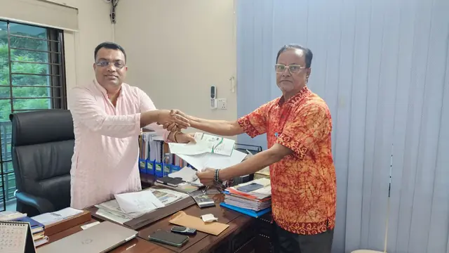 Abdul Kader Chowdhury shaking hands after a meeting